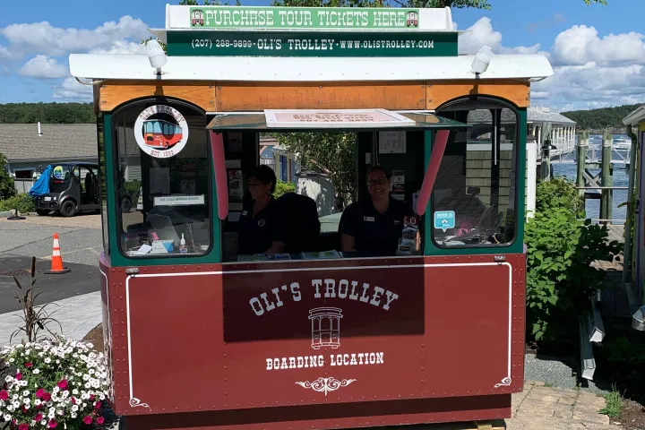 a bus that is sitting in front of a sign